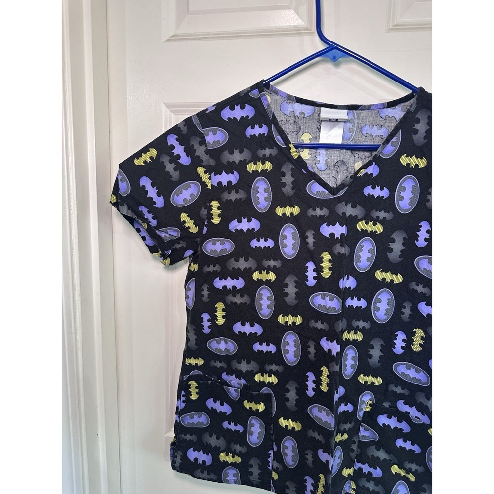 Women's Batman Scrub Top Size Medium - Picture 2 of 4